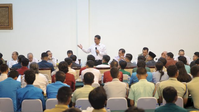 Menteri Andi Amran Sulaiman saat berdiskusi dengan BEM seluruh Indonesia. (Foto: Kementan) 