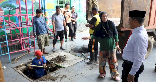 Wali Kota Parepare Turun Langsung Pantau Pengerukan Drainase