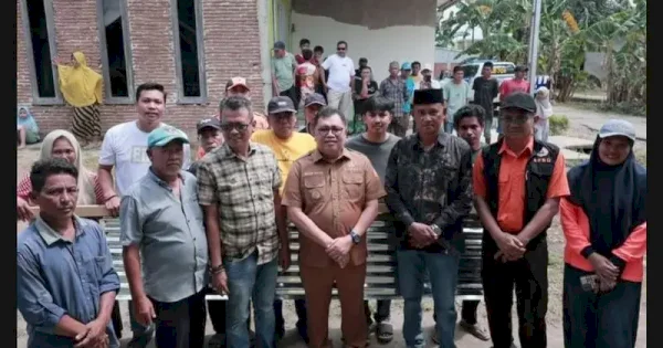 Kunjungi Korban Puting beliung, Bupati Takalar Serahkan Bantuan