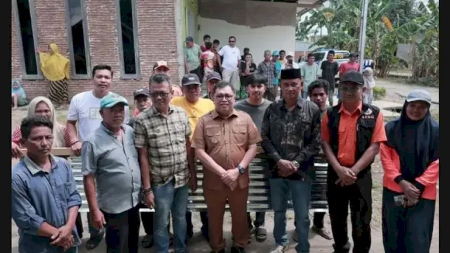 Kunjungi Korban Puting beliung, Bupati Takalar Serahkan Bantuan
