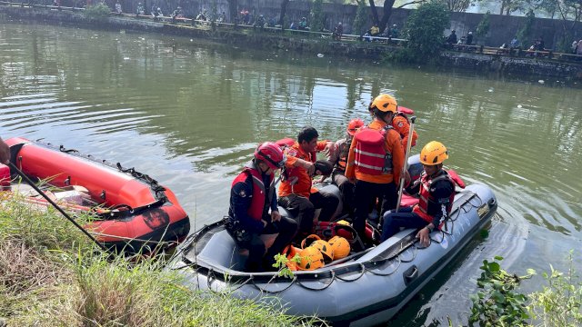 Merasa Gerah, Pria Mabuk Loncat ke Kanal Pampang&nbsp;