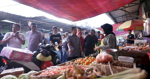 Wali Kota Tasming Hamid Turun Langsung Cek Harga Bawang, Cabai hingga Daging di Pasar Lakessi