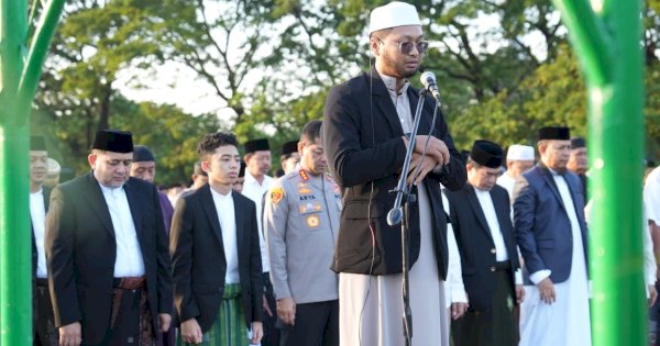 Munafri-Aliyah Kompak Salat Idul Adha Bersama Ribuan Warga di Karebosi, Serukan Perkuat Kepedulian Sosial
