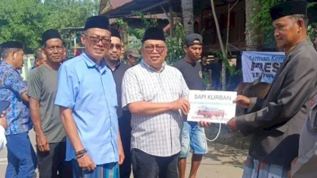Bupati Takalar Serahkan Bantuan Sapi Kurban dari Presiden, Warga Sampaikan Terima Kasih