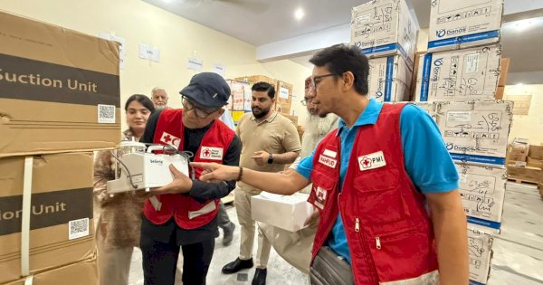 PMI Kirim Bantuan Obat-obatan dan Alat Kesehatan Darurat Untuk Iran
