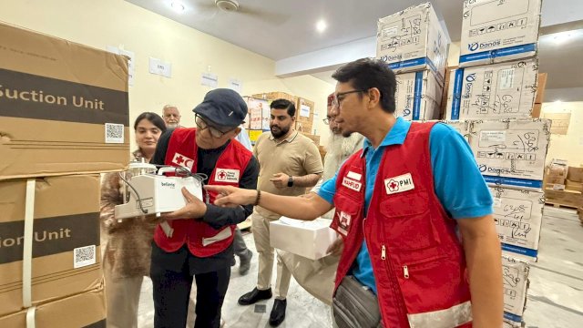 PMI Kirim Bantuan Obat-obatan dan Alat Kesehatan Darurat Untuk Iran
