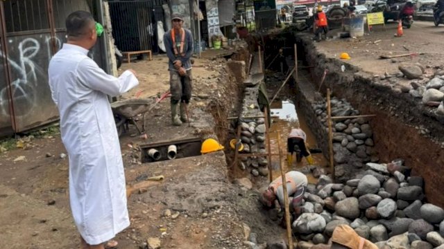 Gubernur Sulsel Andi Sudirman Tinjau Jalan Hertasning, Pastikan Pengerjaan Sesuai Target&nbsp;