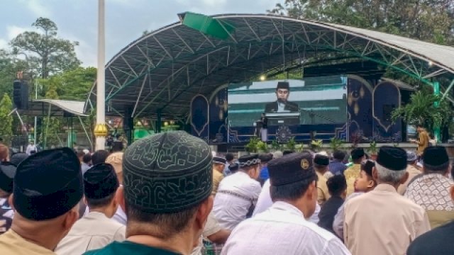 Dihadapan Ribuan Jemaah Salat Ied, Tasming Hamid Paparkan Capaian Satu Tahun Pemerintahan