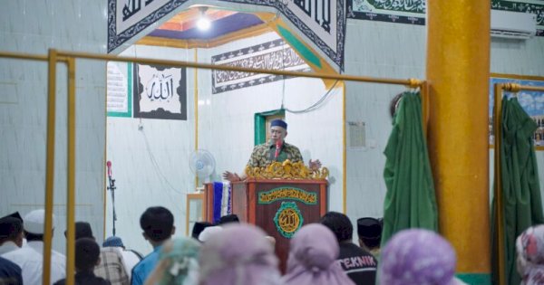 Hari Terakhir Safari Ramadan, Wabup Barru Serahkan Bantuan Oparisional di Masjid Nurul Mu’minin Dusun Bette