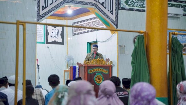 Hari Terakhir Safari Ramadan, Wabup Barru Serahkan Bantuan Oparisional di Masjid Nurul Mu&rsquo;minin Dusun Bette