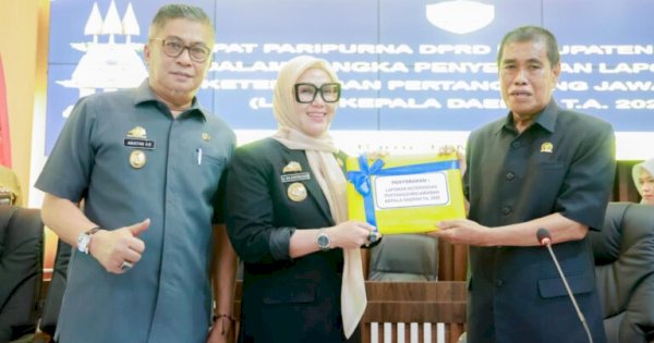 Bupati Barru Serahkan LKPJ Tahun Anggaran 2025 ke DPRD Barru 