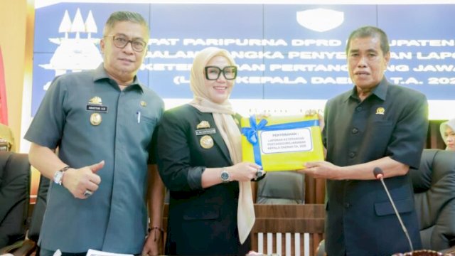 Bupati Barru Serahkan LKPJ Tahun Anggaran 2025 ke DPRD Barru&nbsp;