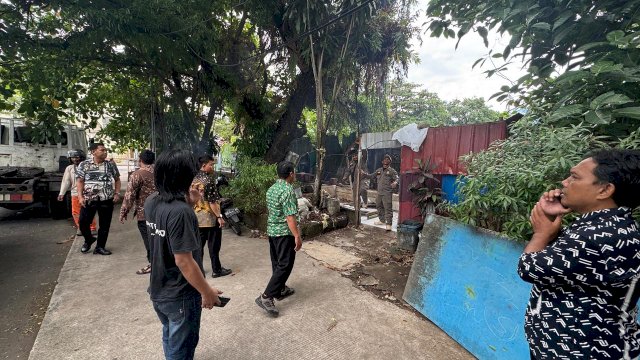 Lewat Pendekatan Humanis, Lapak 25 Tahun di Atas Fasum Jalan Kartini Makassar Ditertibkan