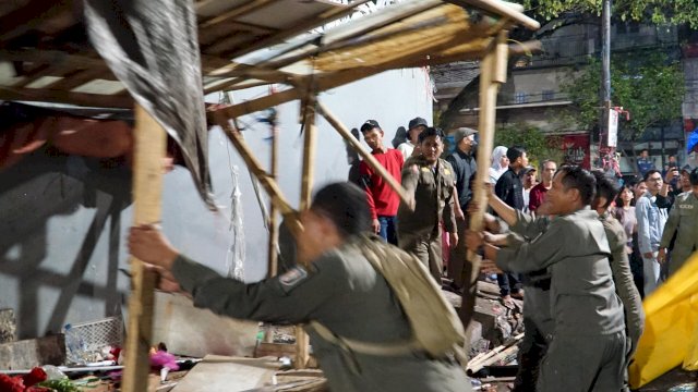 Puluhan Tahun Semrawut, Pasar Tumpah di Jalan Veteran Makassar Akhirnya Ditertibkan