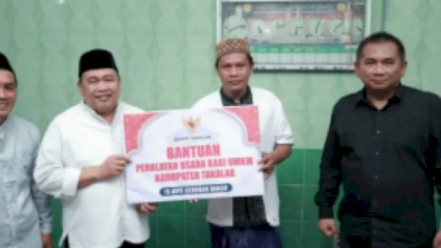 Safari Ramadan di Cikoang, Bupati Takalar Salurkan Bantuan untuk Warga dan UMKM