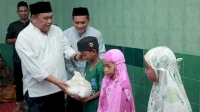 Pemkab Takalar Salurkan Bantuan Siswa Lewat Safari Ramadan
