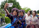 Menengok Semaraknya Festival Orang Kembar di Yunnan, China