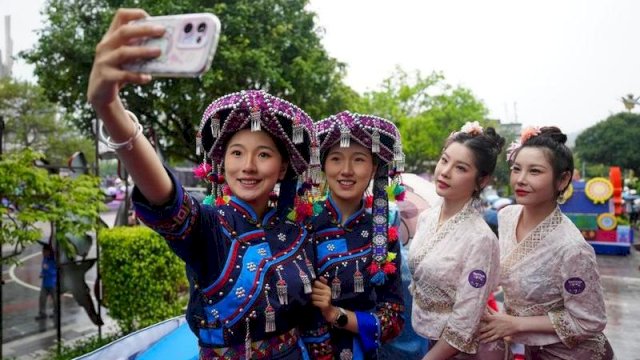 Menengok Semaraknya Festival Orang Kembar di Yunnan China