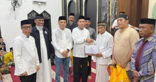 Safari Ramadan Tim II Pemkab Takalar Salurkan Bantuan di Masjid Nurul Ilmih Bontoloe