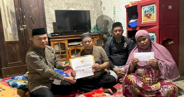Usai Viral di Medsos Akibat Kena Penertiban di CPI, Gubernur Sulsel Kirim Bantuan Untuk Ibu Helmi