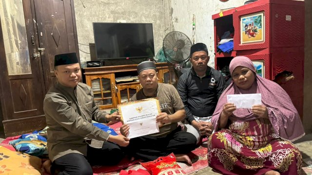 Usai Viral di Medsos Akibat Kena Penertiban di CPI, Gubernur Sulsel Kirim Bantuan Untuk Ibu Helmi