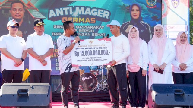 Gubernur Sulsel Andi Sudirman Serahkan Bantuan Rp15 Miliar untuk Perkuat Infrastruktur dan UMKM di Selayar