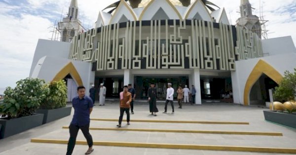 Tasming Hamid Pantau Rehabilitasi Masjid Terapung BJ Habibie, Pastikan Pekerjaan Sesuai Target
