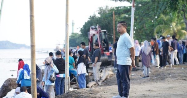 Wali Kota Tasming Pimpin Kerja Bakti Gerakan Indonesia ASRI di Pantaiku Parepare 