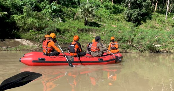 Lansia Terseret Arus Sungai Di Kajuara, Tim Sar Gabungan Lakukan Pencarian