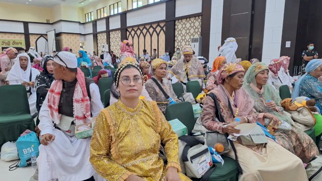 Kloter 09 UPG Tiba Utuh di Makassar, Ikbal Ismail Apresiasi Pelayanan Petugas Haji