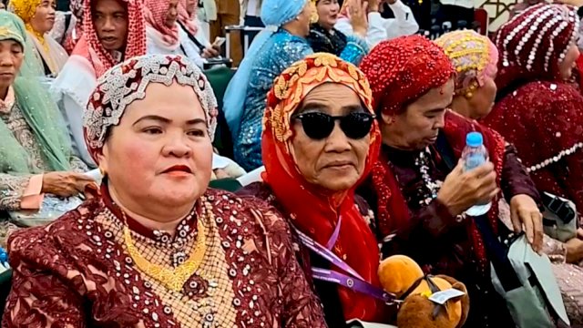 Jemaah Haji Sulsel Tiba Dengan Pakaian Mencolok, Hj Dahliah: Blink-Blink Bukan Pamer