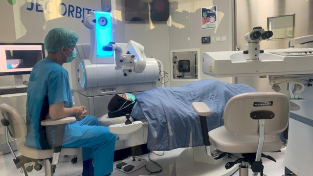 Layanan PRESBYOND Laser Blended Vision di RS Mata JEC Makassar. (Foto: Abatanews.com) 