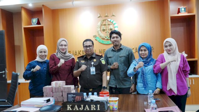 Mira Hayati Terpidana Kasus Kosmetik Ilegal Bayar Denda Rp1 Miliar ke Kejari Makassar