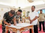 Disaksikan Gubernur Andi Sudirman, Pemprov Sulsel dan Kodam XIV/Hasanuddin Teken Kerja Sama Penanganan Banjir Lutra