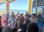 Kunjungi Warga di Kecamatan Pulau Sangkarang, Munafri Salurkan Bantuan Beasiswa Rp2,1 Miliar
