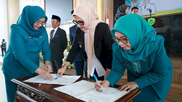 Bupati Andi Ina Kartika Lantik Ketua dan Pengurus TP PKK Tingkat Kecamatan dan Kelurahan se-Kabupaten Barru