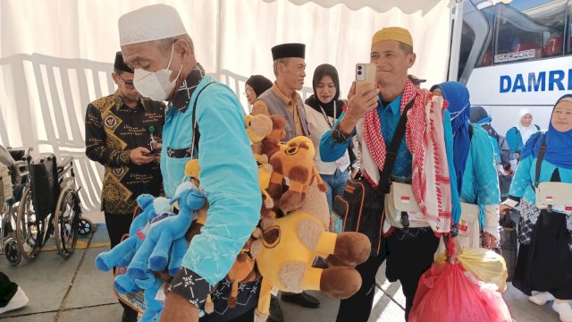 Potret Kedatangan Jemaah Haji Asal Papua, Didominasi Bugis-Makassar dan Jawa&nbsp;