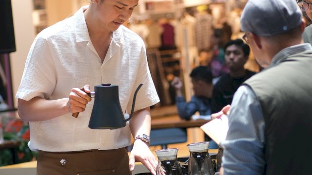 Rabica Coffee Bar akan menghadirkan kolaborasi spesial bersama Herd Coffee Roaster melalui program &ldquo;Bar Take Over&rdquo; yang akan berlangsung pada 20&ndash;21 Juni 2026 di Rabica Coffee Bar, Makassar.