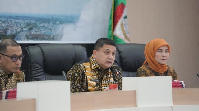 Wali Kota Munafri Instruksikan Bapenda Makassar Tertibkan Baliho Ilegal