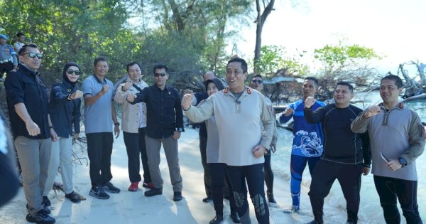 Serahkan Genset dan Pompa Air, Munafri Harap Sinergi Bangun Pulau Lanjukang Terus Berlanjut