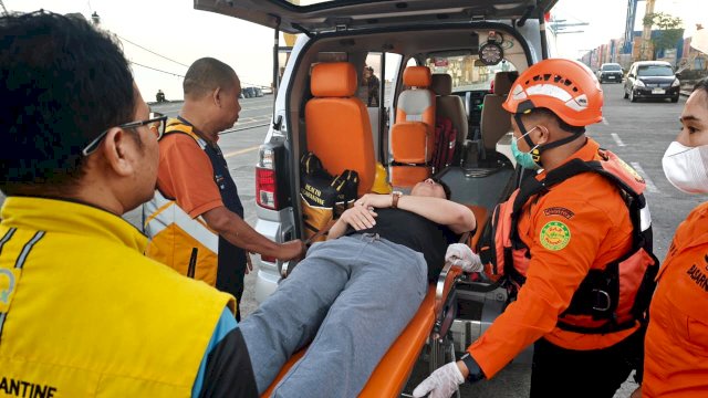 Sakit di Tengah Laut, Basarnas Makassar Evakuasi ABK Vietnam di Perairan Pangkep