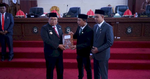 Pemkab Takalar Serahkan Ranperda LPJ APBD 2025, Bupati: WTP Harus Diiringi Peningkatan Kinerja