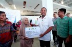 Andi Sudirman Sulaiman Serahkan Ganti Rugi Rp17,5 Miliar untuk Pembebasan Lahan Runway Bandara Bua Luwu