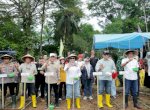 Bupati Barru Andi Ina Kartika Hadiri Tanam Bersama Penangkaran Bibit Jagung JJ UH 01 di Desa Galung