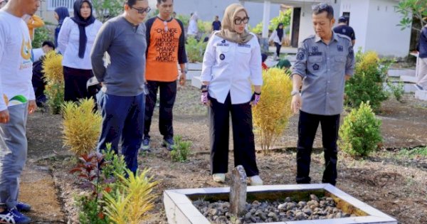 Bupati Barru Pimpin Rabu Bersih di Taman Makam Pahlawan, Ajak ASN Perkuat Budaya Gotong Royong