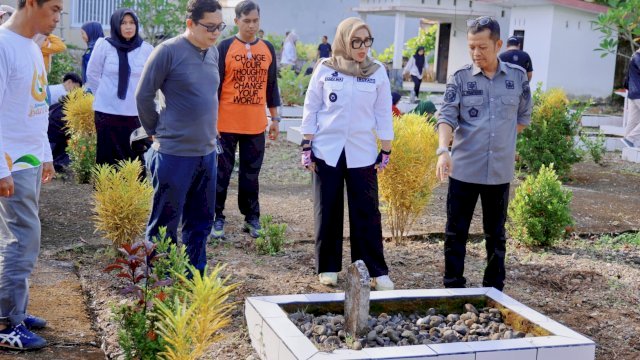 Bupati Barru Pimpin Rabu Bersih di Taman Makam Pahlawan, Ajak ASN Perkuat Budaya Gotong Royong
