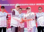 Bupati Andi Ina Kartika Raih Penghargaan Alumni Berdedikasi dari Fakultas Hukum Unhas