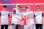 Bupati Andi Ina Kartika Raih Penghargaan Alumni Berdedikasi dari Fakultas Hukum Unhas
