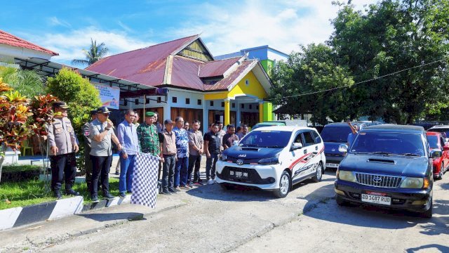 Wabup Barru Lepas Logistik Pilkades, Minta Pengamanan Ketat hingga TPS
