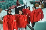 Unhas Bagikan Jas Almamater Secara Gratis Bagi Mahasiswa Baru 2026-2027